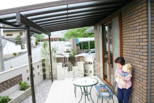 パーゴラ風テラス屋根　三協ナチュレ