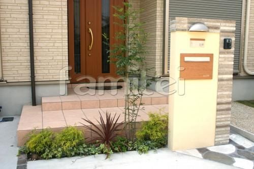 シンボルツリー：シマトネリコ+アプローチ+機能門柱