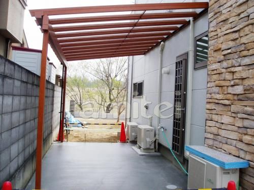 パーゴラ風テラス屋根　三協ナチュレ