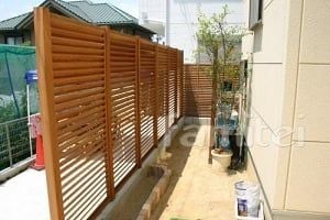 目隠しフェンス：木製フェンス