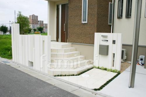 白を基調にした、さわやかな階段　施工例