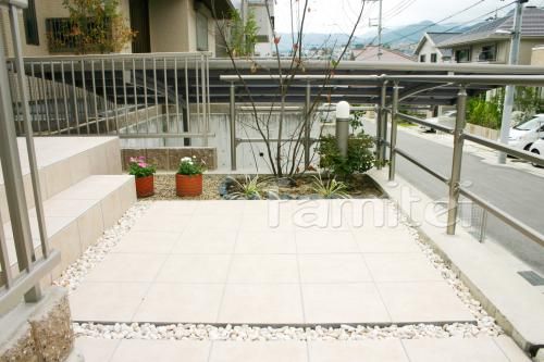 アプローチ:タイル張り アプローチ:タイル張り