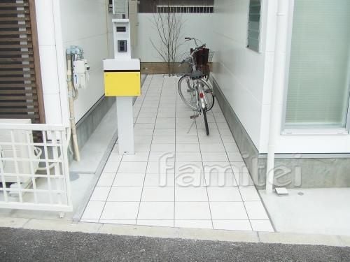 アプローチ：タイル張り