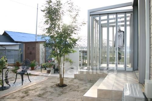 タイルデッキ付き　サンルーム