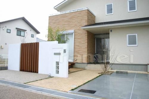 ガラスブロック　塗り壁　角柱