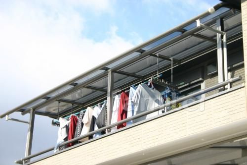 ベランダ屋根+竿掛け でお洗濯楽々