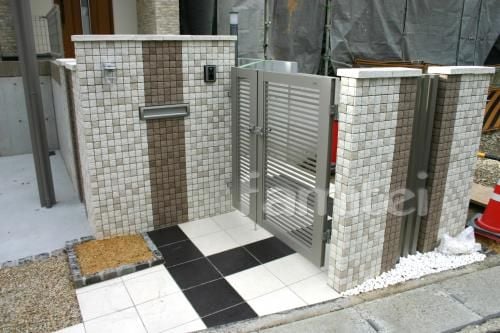 おしゃれ門柱　タイル：センティア（INAX）