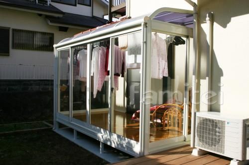サンルーム、ベランダ屋根にも竿掛けでお洗濯も楽々