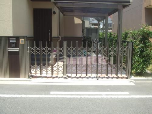 ガレージシャッター　跳ね上げ式門扉