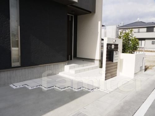 アプローチ　タイルデザイン