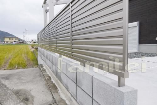 目隠し　境界フェンス