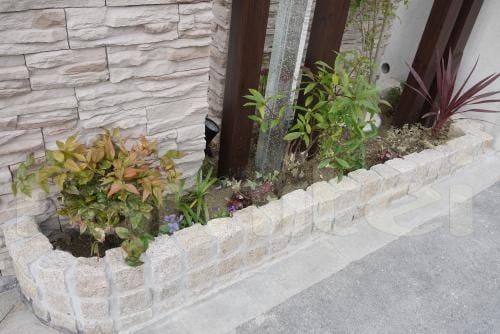 ピンコロ石　花壇