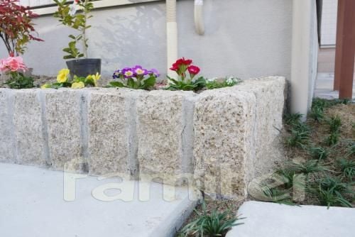 ピンコロ石　花壇