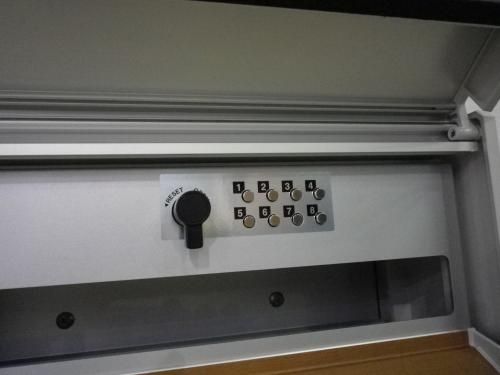 ボタン式鍵 郵便受けポスト