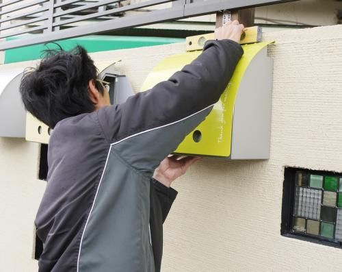 激安ポスト　取り付け３