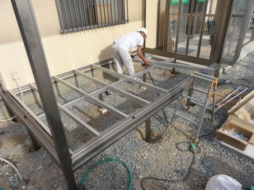 激安ファミテイオリジナル サンルーム　床　工事中