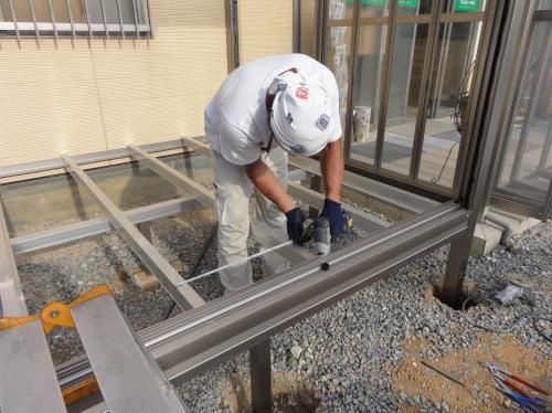 激安ファミテイオリジナル サンルーム　床　工事中