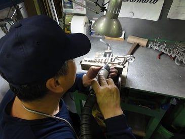 ディーズサイン：表札　仕上げ中