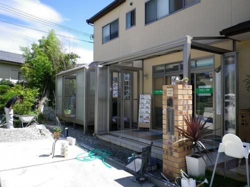 サンルーム、カーポート(駐車場屋根)、タイルデッキ、おしゃれ物置ケター、ベランダ屋根など展示中!ファミリー庭園南大阪店 サンルーム、カーポート(駐車場屋根)、タイルデッキ、おしゃれ物置ケター、ベランダ屋根など展示中!ファミリー庭園南大阪店