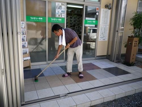 タイルデッキを丸ごと水洗い タイルデッキを丸ごと水洗い