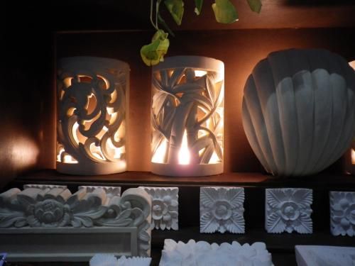 機能門柱、ポストに付いた白華 エフロ 上から塗装 機能門柱、ポストに付いた白華 エフロ 上から塗装