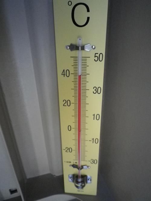 激安 おしゃれ物置ケターの中は激暑だった・・・