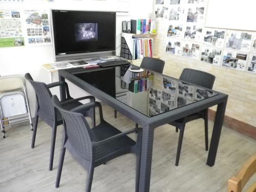 ケター社製　サモアテーブル＆バリアームチェアセット