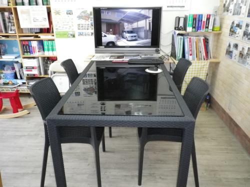 ケター社製　サモアテーブル＆バリアームチェアセット