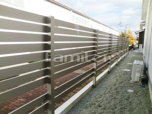 生駒市 車庫土間コンクリート 目地：人工芝 土留め化粧ブロック 東洋工業 ドゥーロック