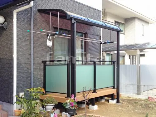 貝塚市 エクステリア工事 洗濯干し屋根 LIXILリクシル サンクテラス屋根2 TOEXトエックス 1階用 R型アール屋根 物干し 人工木ウッドデッキ YKKAP リウッドデッキ200 デッキフェンス シンプルモダン5型