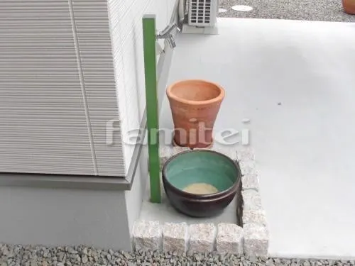 和歌山市 外構工事 新築洋風 オープン外構 玄関アプローチ 門柱 郵便受けポスト 花壇 照明 シンボルツリー ガラス角柱 タイルデッキ カーポート 駐車場ガレージ床 土間コンクリート 洗濯干し屋根 デザイン目隠し塀 立水栓