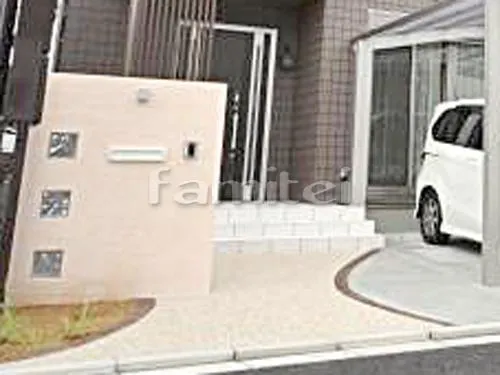 和歌山市 外構工事 新築オープン外構 門柱 塗り壁 四国化成 パレットHG塗装 ガラスブロック 玄関アプローチ 床樹脂洗い出し仕上げ ワイズ ストーンパス  カーポート YKKAP レイナポートグラン 横3台用(ワイド トリプル) R型アール屋根 駐車場ガレージ床 土間コンクリート