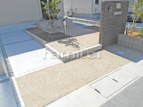 奈良市 新築シンプル オープン外構 玄関まわり 門柱 ポスト 花壇 照明 植栽 アプローチ ガレージまわり 駐車場屋根 土間コンクリート 濡縁 モルタルステップ 境界フェンス 砂利