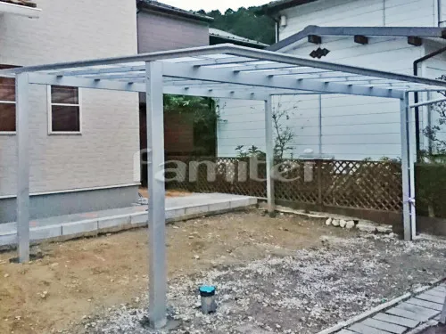 近江八幡市 エクステリア工事 カーポート LIXILリクシル ネスカF 横2台用(ワイド ツイン) F型フラット屋根 人工木材ウッドデッキ LIXILリクシル 樹ら楽ステージ(きらら) 樹脂 階段ステップ1段 木製調目隠しフェンス塀 ナチュラルウッド プランパーツ アルミ平板 木目調ウォール
