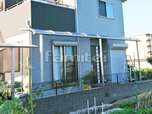 岸和田市 エクステリア工事 雨除け屋根 YKKAP ソラリアテラス屋根 1階用連棟 R型アール屋根