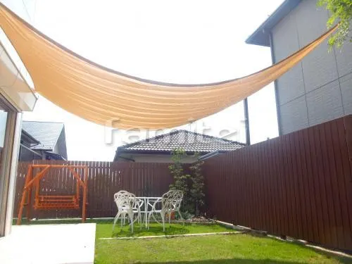 voile-d'ombrage-piscine-terrasse-bois-table-platea-chaises